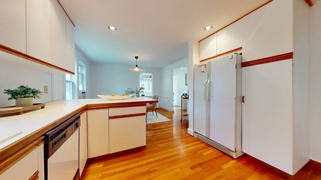 125 Oakdale Rd, Newton, MA 02461