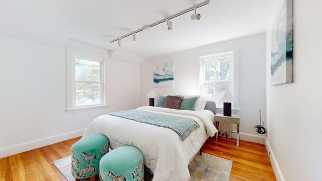 125 Oakdale Rd, Newton, MA 02461