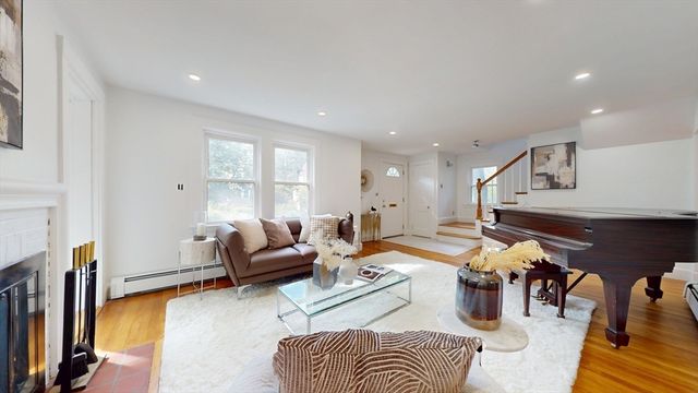 125 Oakdale Rd, Newton, MA 02461