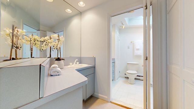 125 Oakdale Rd, Newton, MA 02461