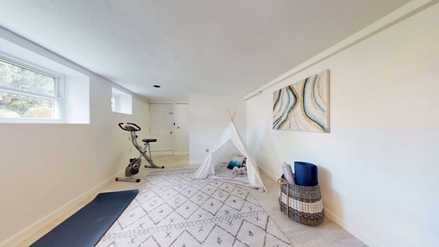 125 Oakdale Rd, Newton, MA 02461