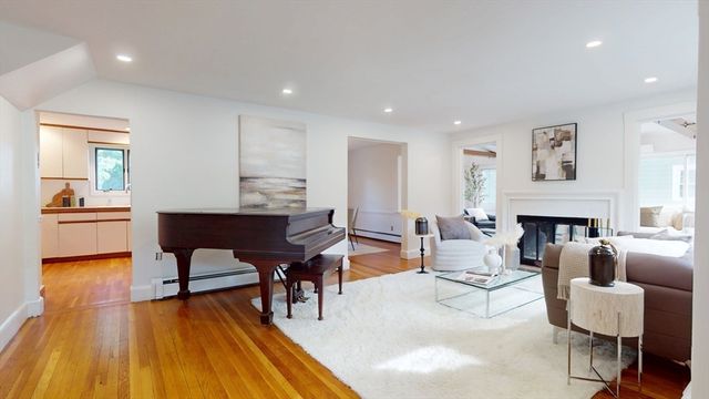 125 Oakdale Rd, Newton, MA 02461