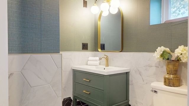 125 Oakdale Rd, Newton, MA 02461