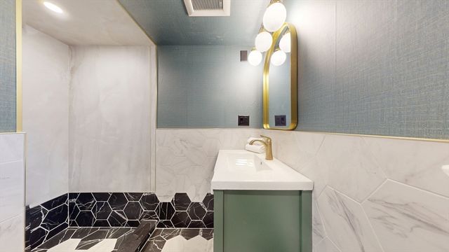 125 Oakdale Rd, Newton, MA 02461