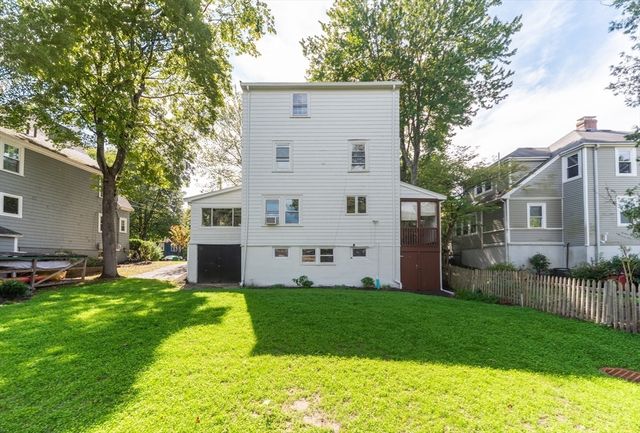 125 Oakdale Rd, Newton, MA 02461