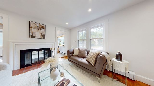 125 Oakdale Rd, Newton, MA 02461