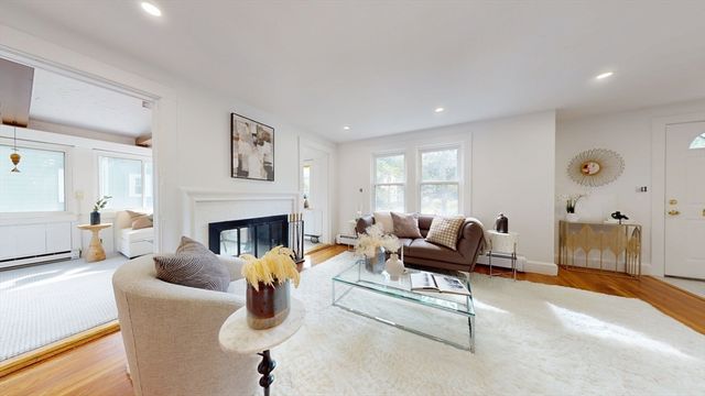 125 Oakdale Rd, Newton, MA 02461