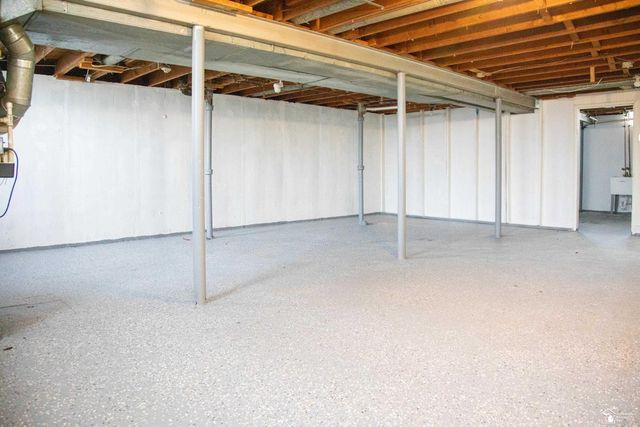 33618 Warren Road, Westland, MI 48185