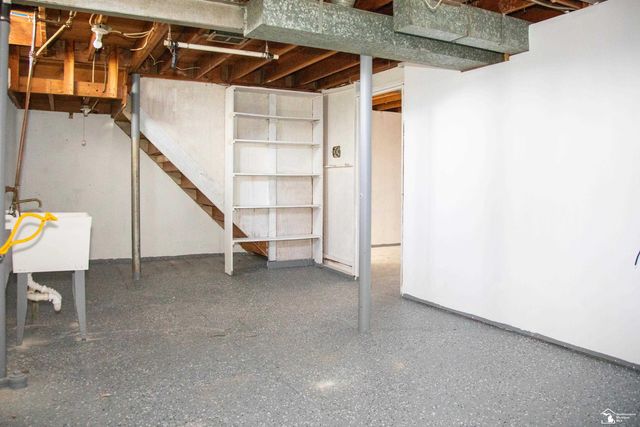 33618 Warren Road, Westland, MI 48185