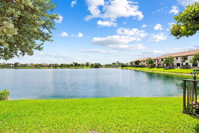 8442 Lake Majesty Ln, Parkland, FL 33076
