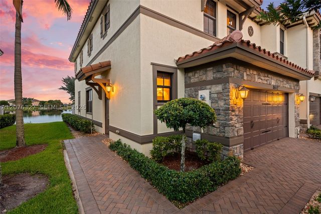 8442 Lake Majesty Ln, Parkland, FL 33076