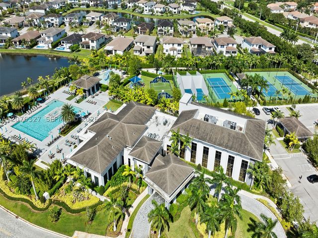 8442 Lake Majesty Ln, Parkland, FL 33076