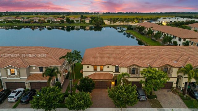 8442 Lake Majesty Ln, Parkland, FL 33076