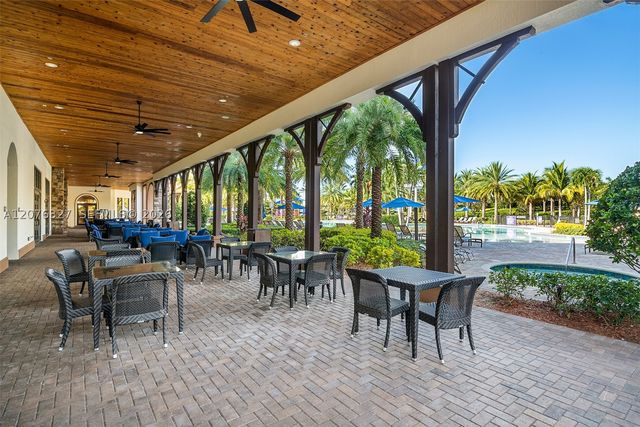8442 Lake Majesty Ln, Parkland, FL 33076