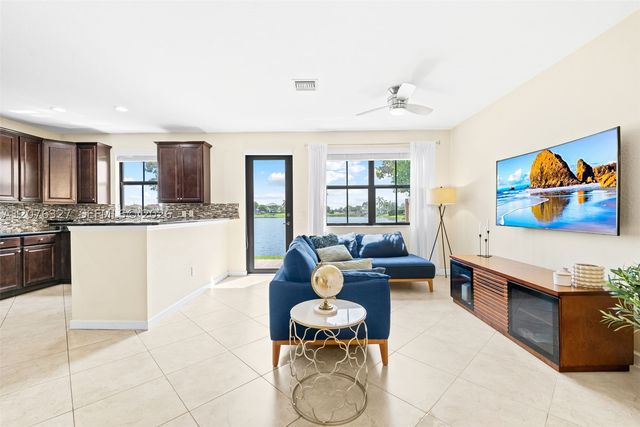 8442 Lake Majesty Ln, Parkland, FL 33076