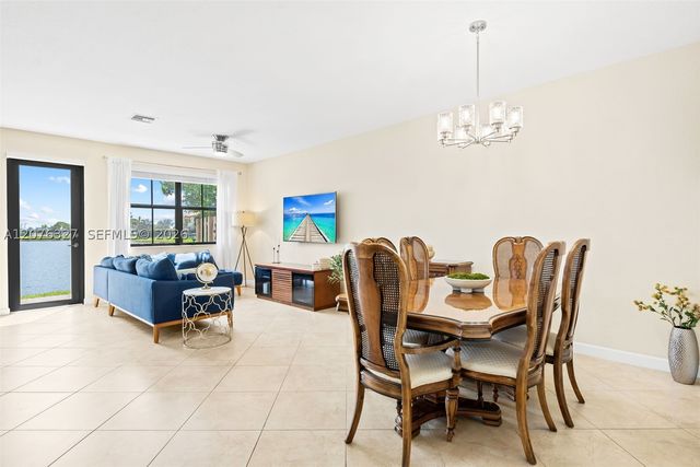 8442 Lake Majesty Ln, Parkland, FL 33076