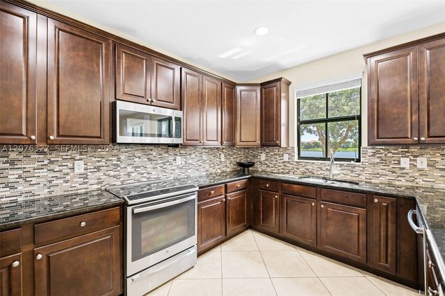 8442 Lake Majesty Ln, Parkland, FL 33076