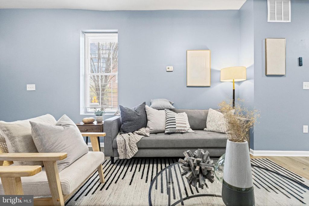 Image 10 of property listing at 447 N LINWOOD AVE, Baltimore, MD 21224