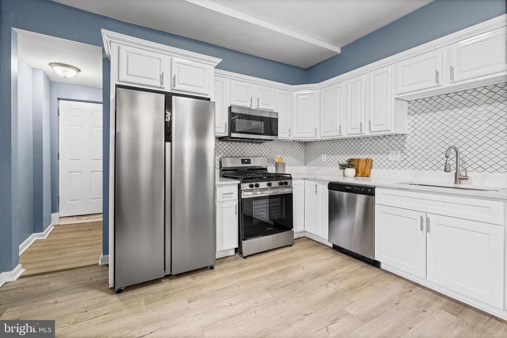 Image 11 of property listing at 447 N LINWOOD AVE, Baltimore, MD 21224