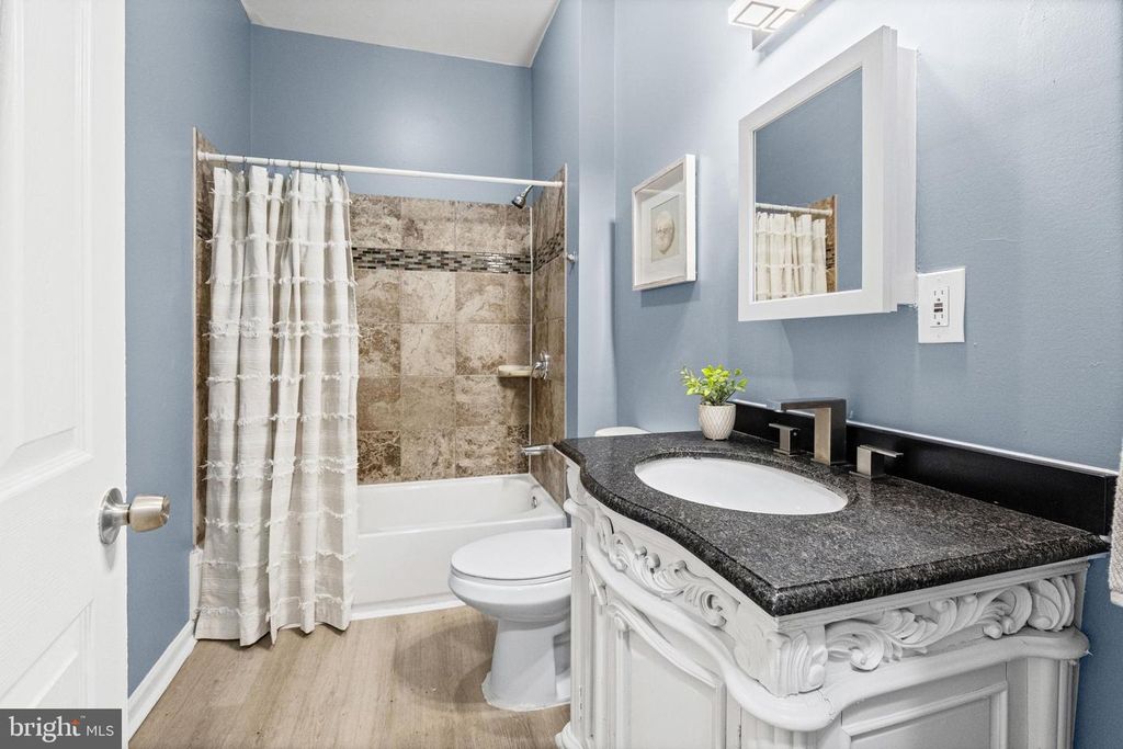 Image 14 of property listing at 447 N LINWOOD AVE, Baltimore, MD 21224