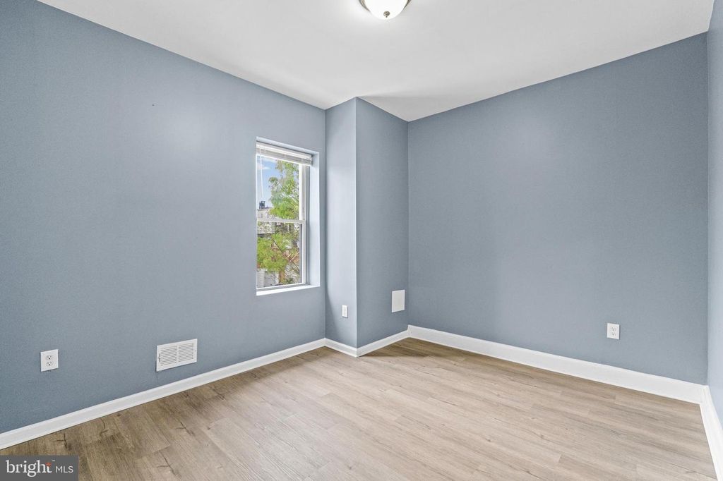 Image 16 of property listing at 447 N LINWOOD AVE, Baltimore, MD 21224