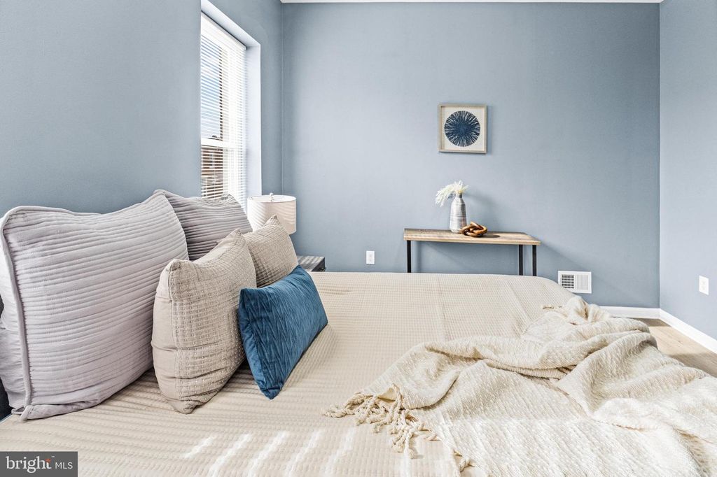 Image 18 of property listing at 447 N LINWOOD AVE, Baltimore, MD 21224