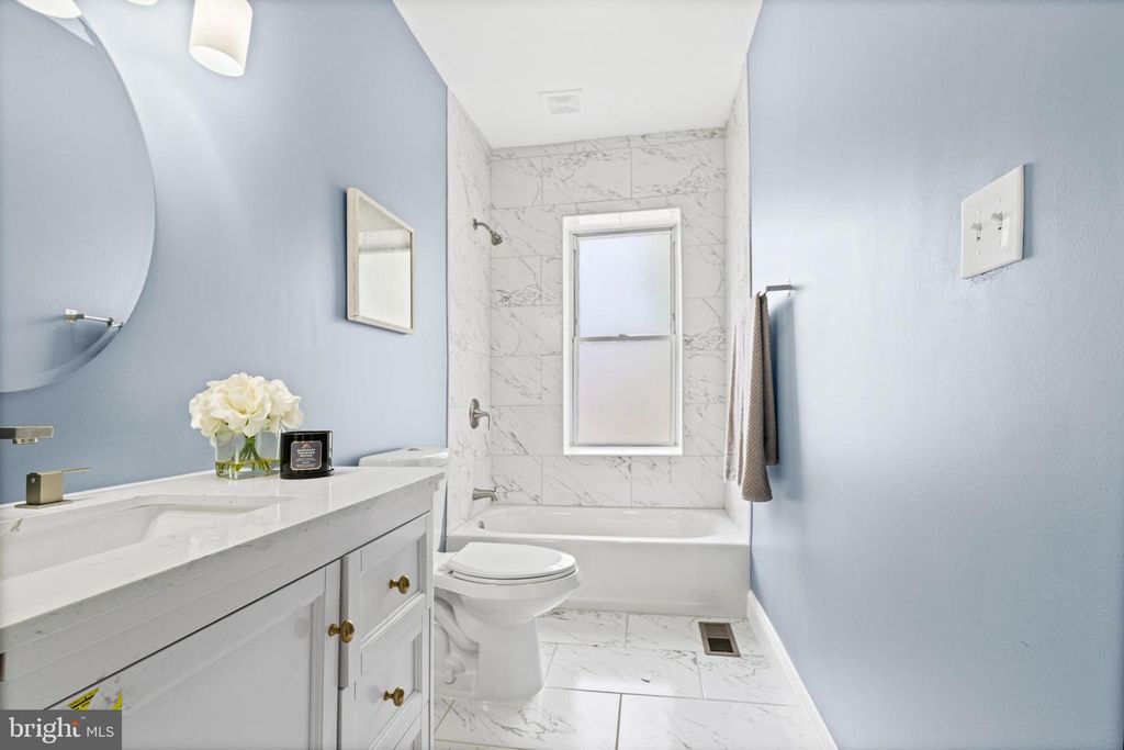 Image 22 of property listing at 447 N LINWOOD AVE, Baltimore, MD 21224