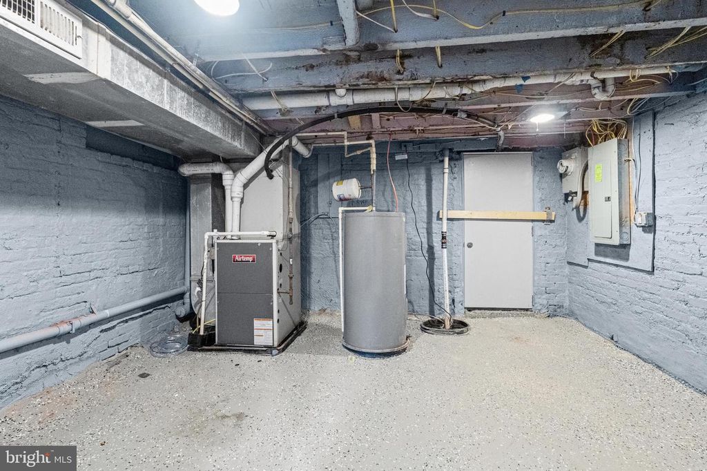 Image 28 of property listing at 447 N LINWOOD AVE, Baltimore, MD 21224