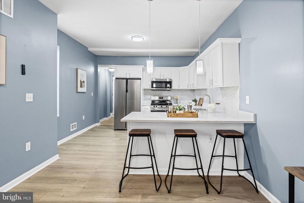 Image 5 of property listing at 447 N LINWOOD AVE, Baltimore, MD 21224