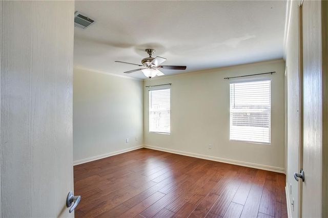 122 Quail Hollow DR, Hutto, TX 78634