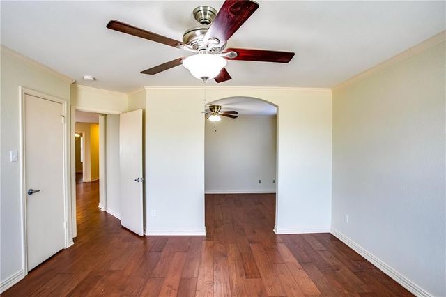 122 Quail Hollow DR, Hutto, TX 78634