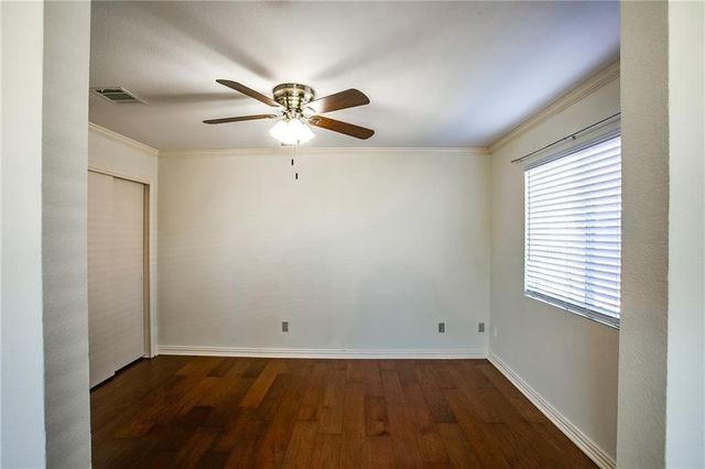 122 Quail Hollow DR, Hutto, TX 78634