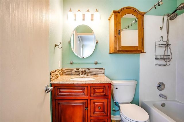 122 Quail Hollow DR, Hutto, TX 78634