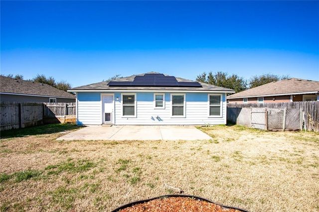 122 Quail Hollow DR, Hutto, TX 78634
