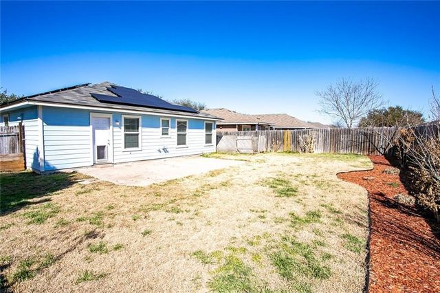 122 Quail Hollow DR, Hutto, TX 78634