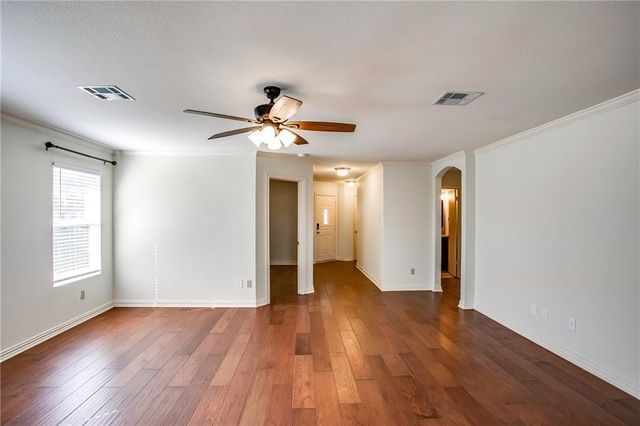 122 Quail Hollow DR, Hutto, TX 78634