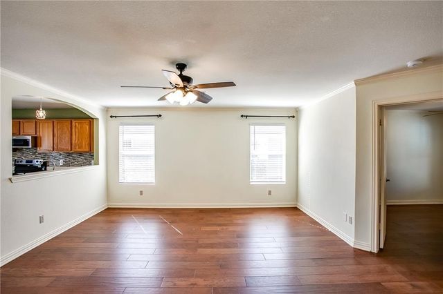 122 Quail Hollow DR, Hutto, TX 78634