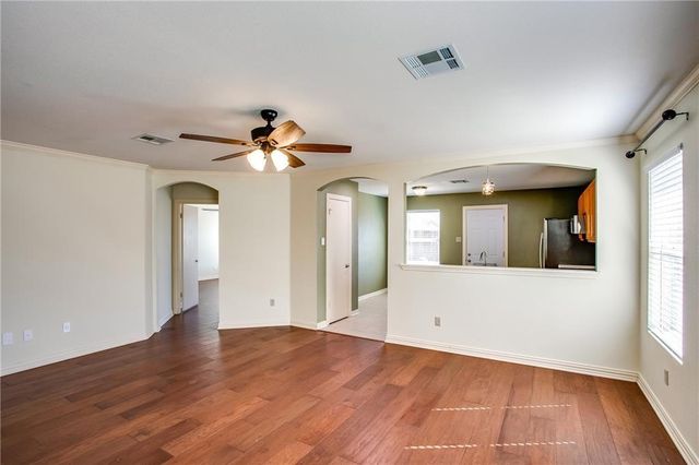 122 Quail Hollow DR, Hutto, TX 78634