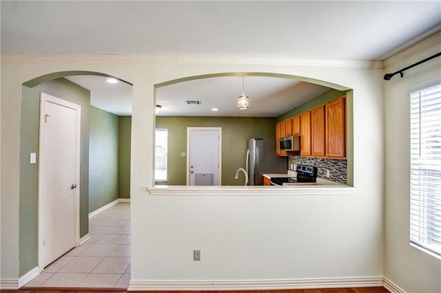 122 Quail Hollow DR, Hutto, TX 78634