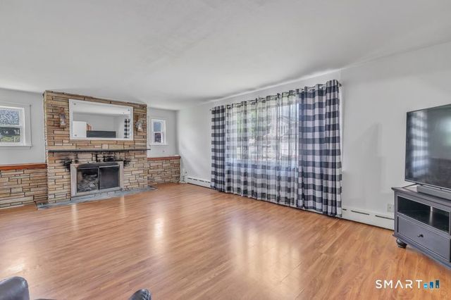 50 Hawthorne Avenue, Derby, CT 06418