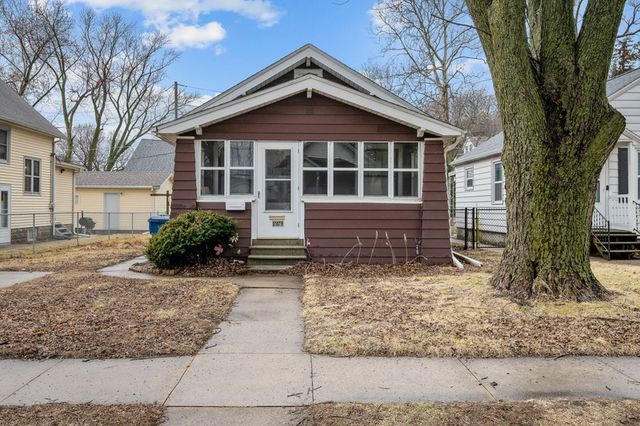 204 Adams Place, Clinton, IA 52732