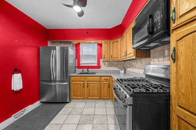 204 Adams Place, Clinton, IA 52732