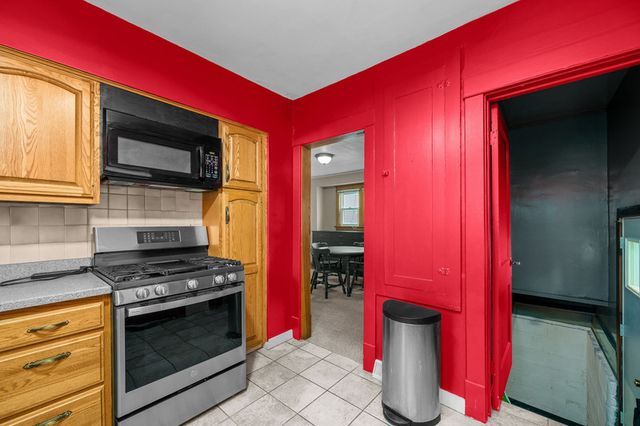 204 Adams Place, Clinton, IA 52732