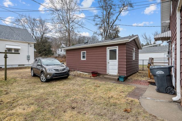 204 Adams Place, Clinton, IA 52732