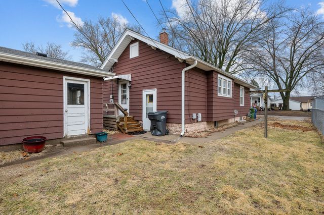 204 Adams Place, Clinton, IA 52732