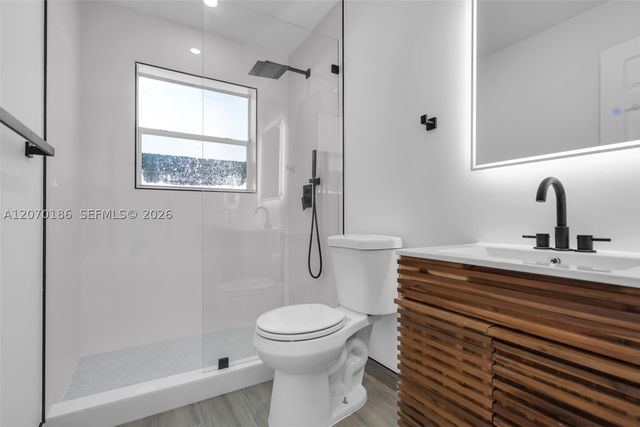 124 SE 2nd Ter 1-2, Hallandale Beach, FL 33009