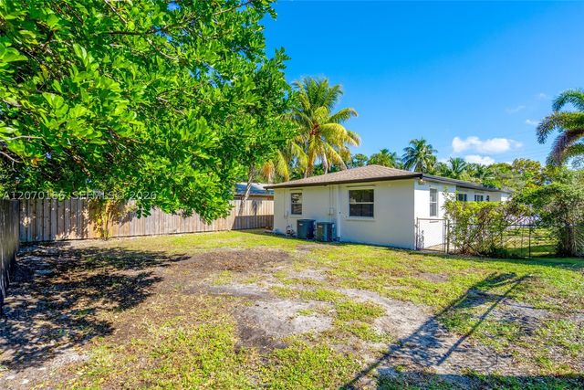 124 SE 2nd Ter 1-2, Hallandale Beach, FL 33009