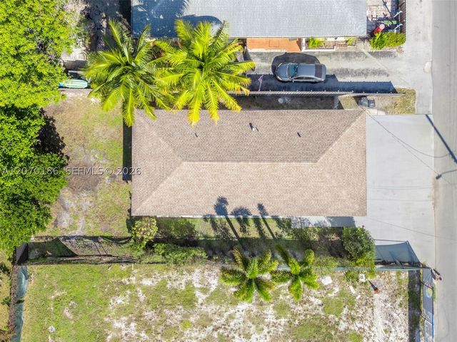 124 SE 2nd Ter 1-2, Hallandale Beach, FL 33009