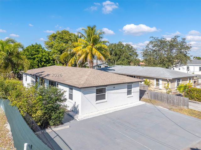 124 SE 2nd Ter 1-2, Hallandale Beach, FL 33009