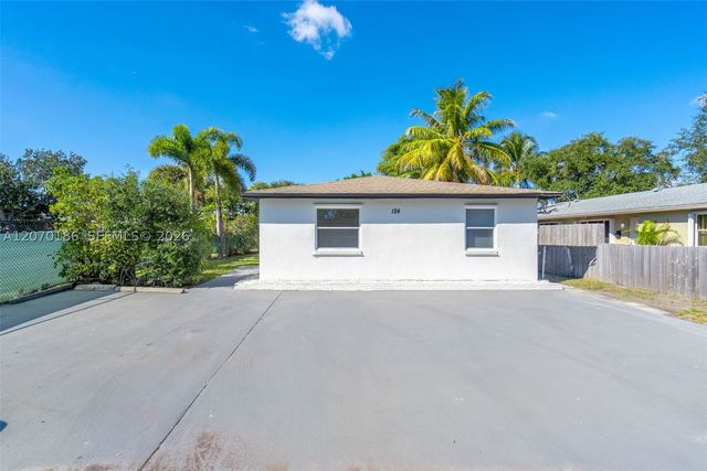124 SE 2nd Ter 1-2, Hallandale Beach, FL 33009
